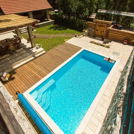 Pleasant Chalet In With Private Pool Bruvno